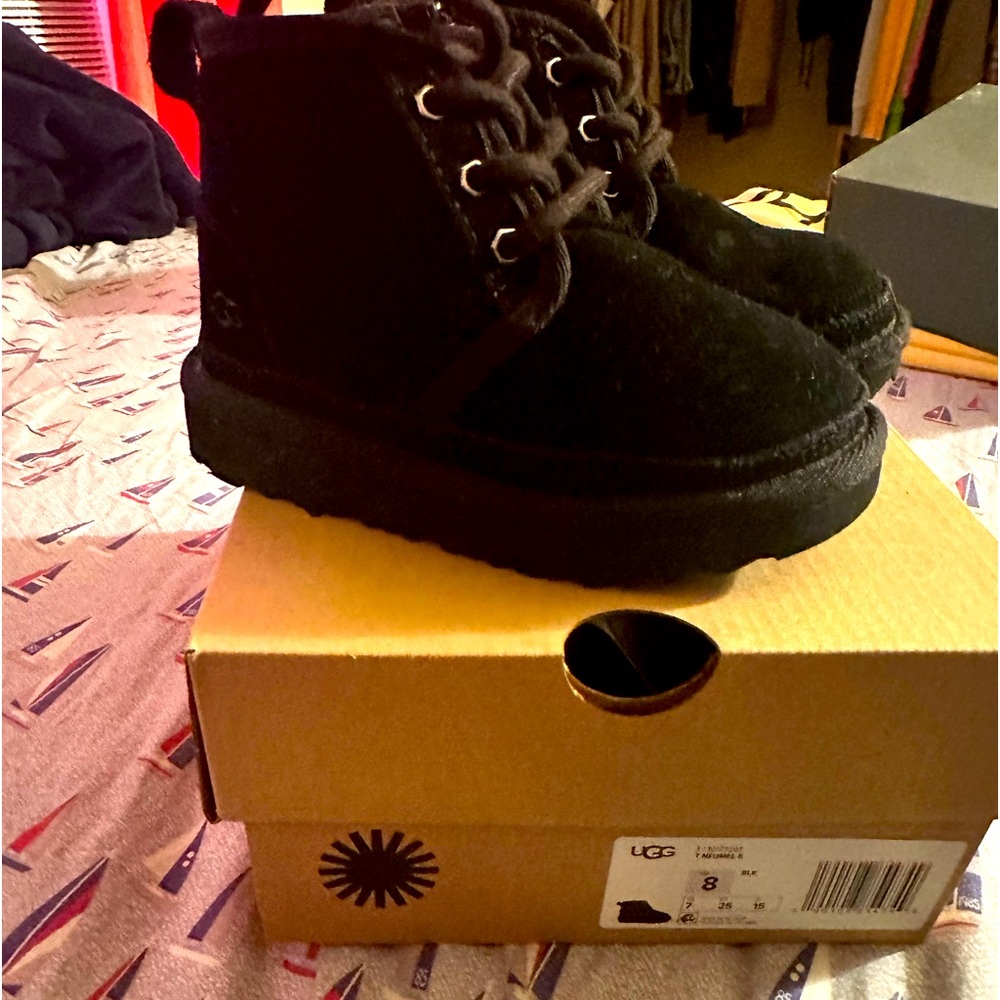 Brand New Black Toddler Uggz size 8